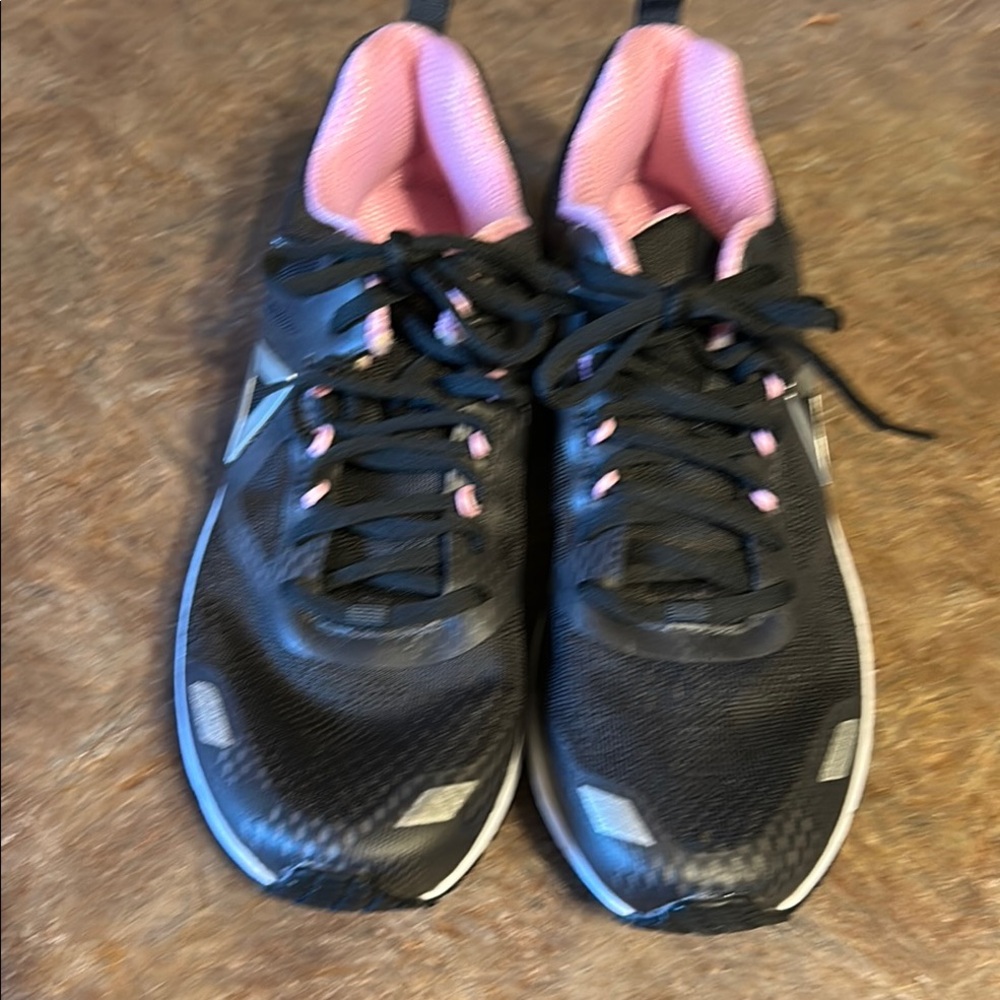 NWOT Reebok Athletic Running Walking Black/Gray/Pink Sneaker. Size 8.5
